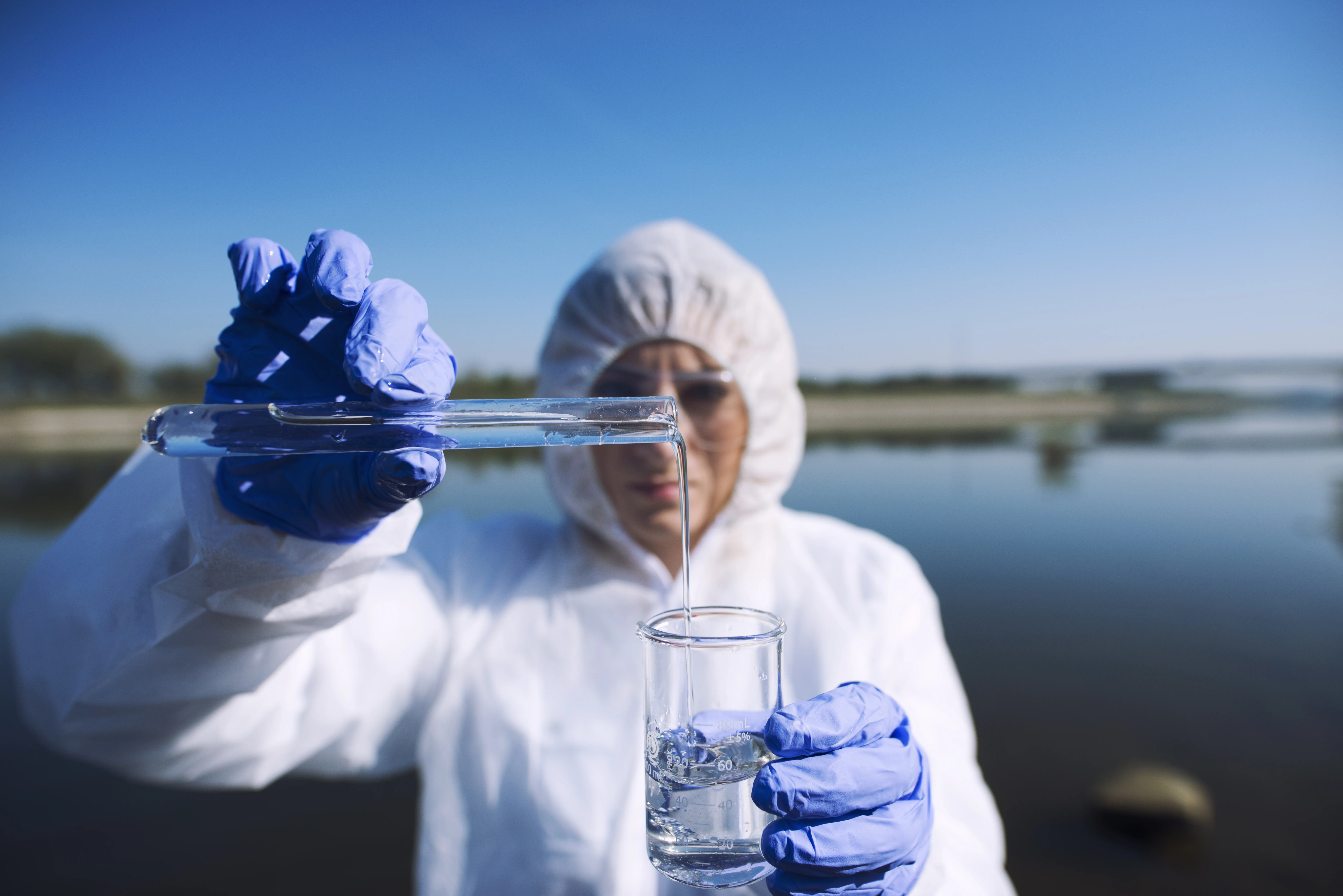 Contaminantes comunes en el agua del grifo en España